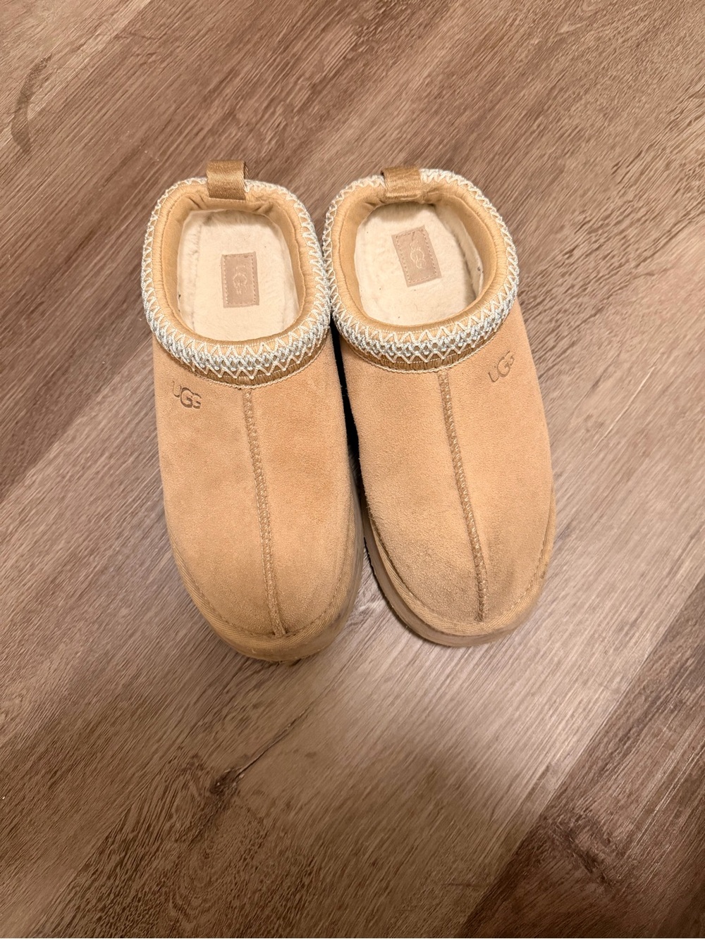 UGG women’s Tasman Suede Slipper size 8